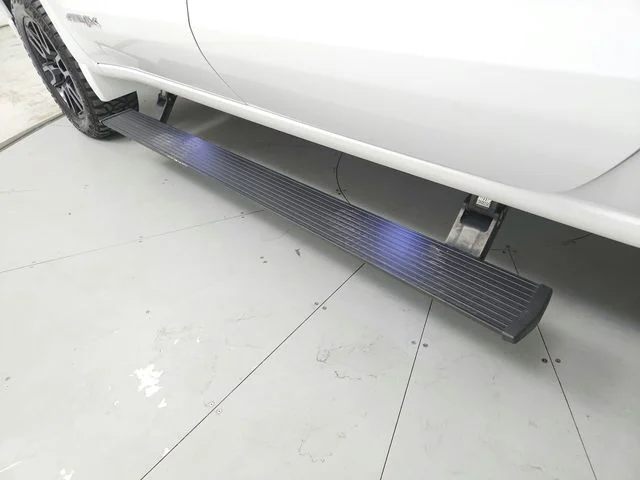 Used 2023 White GMC AT4X image 48