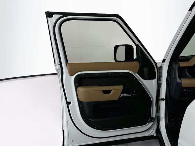 New 2026 White Land Rover X-Dynamic SE image 11