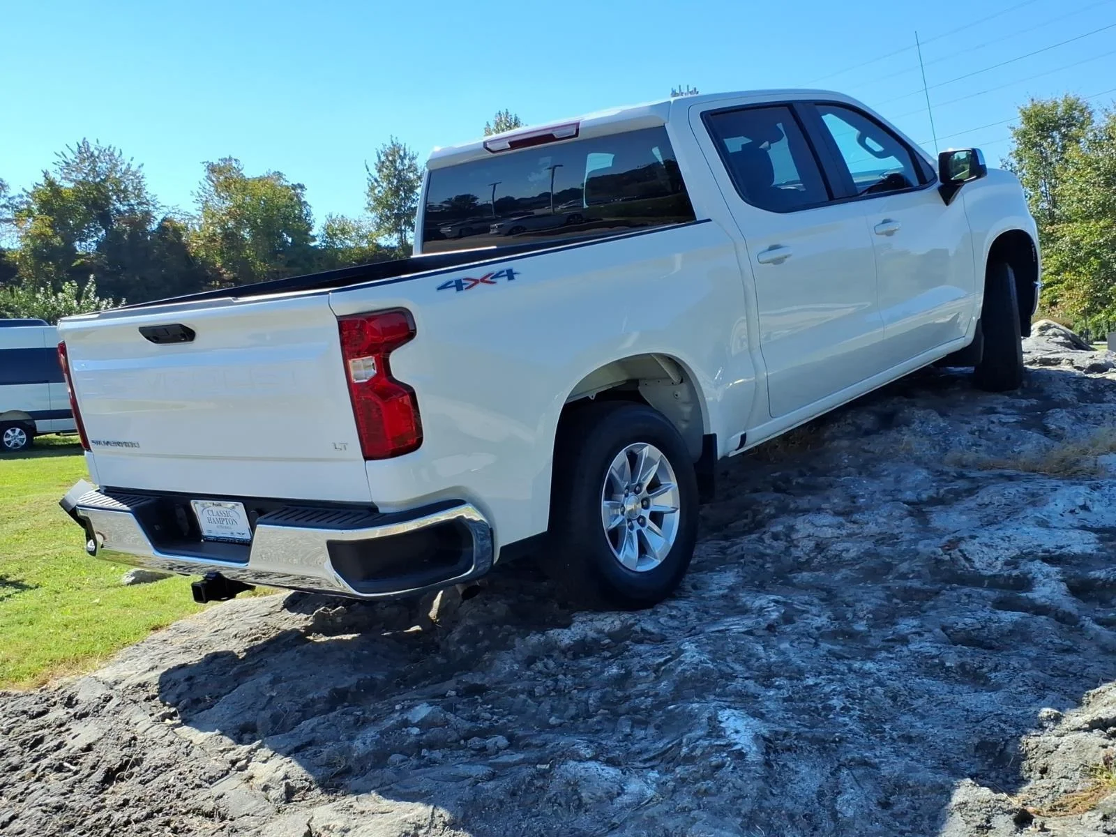 Used 2026 Summit White Chevrolet LT image 8