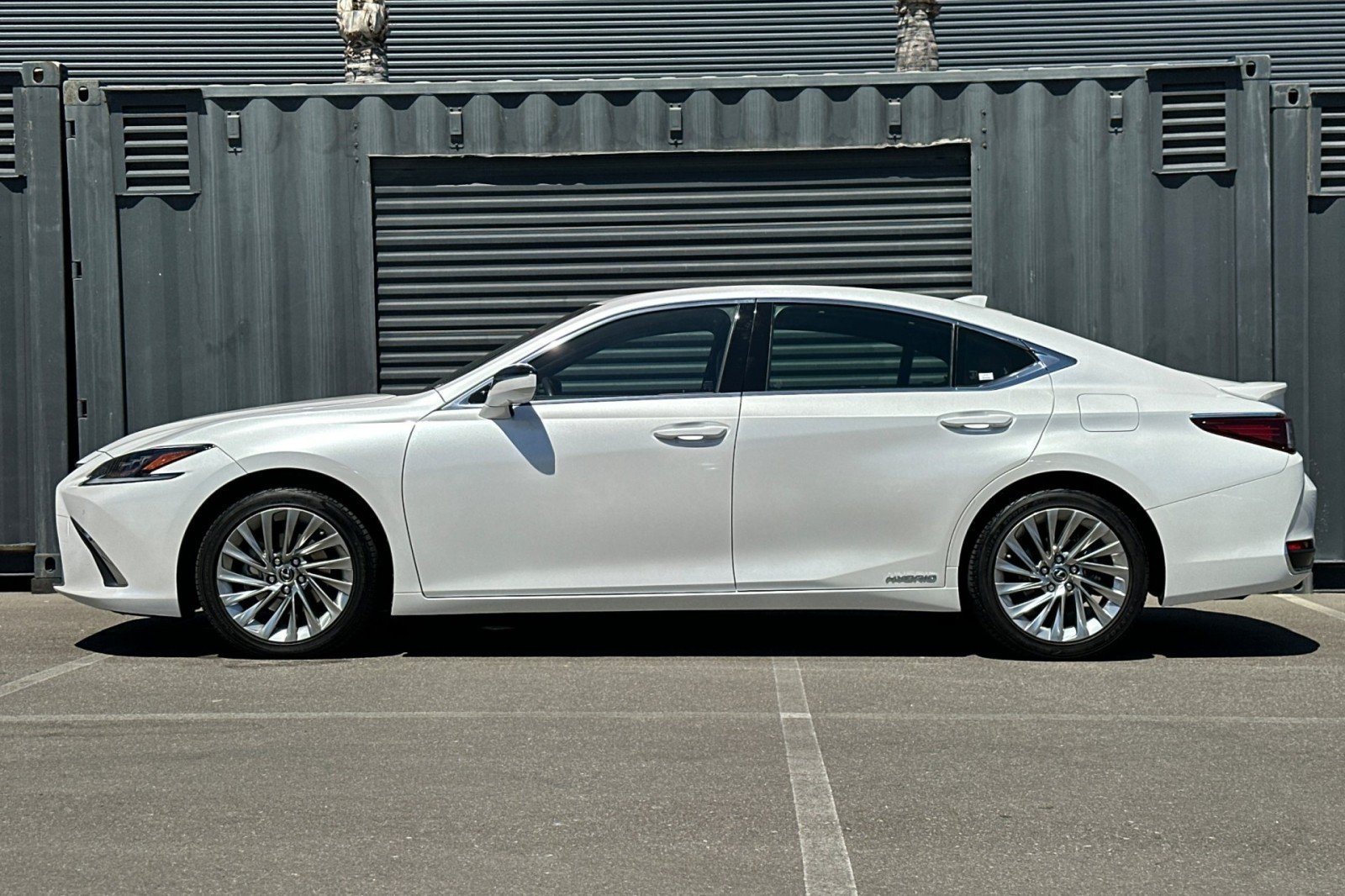 Used 2019 WHITE Lexus ES 300h image 2