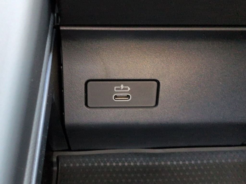 New 2026 Dravit Grey Metallic BMW xDrive40i image 23