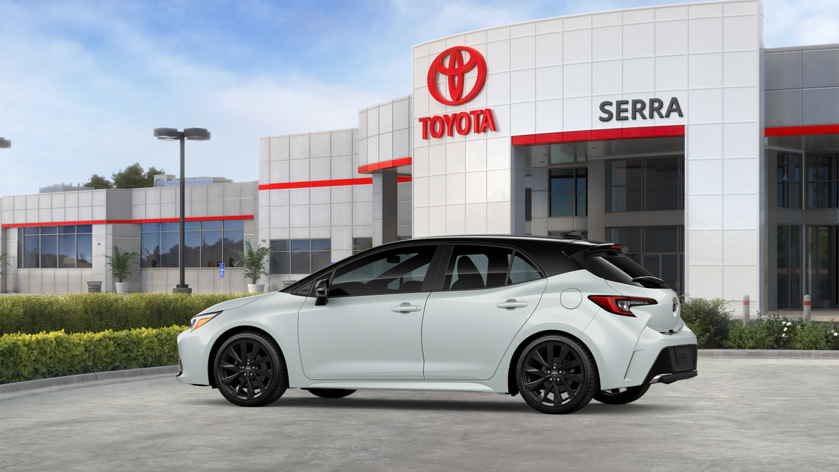 New 2026 Wind Chill Pearl with Midnight Black Metallic roof Toyota XSE image 6