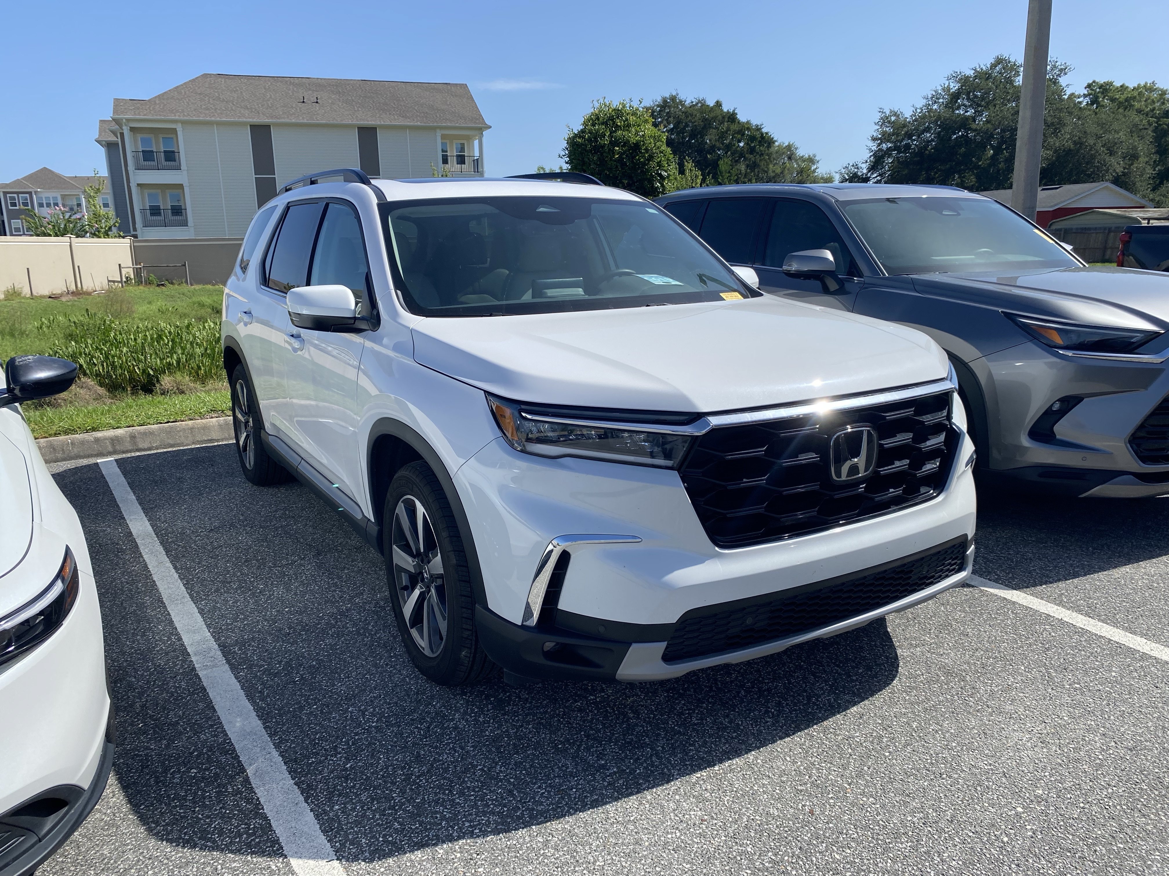 Used 2025 Platinum White Pearl Honda Touring image 13