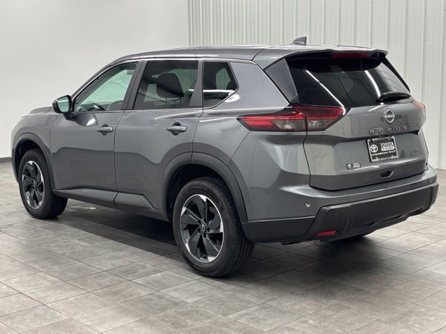 Used 2025 Gray Nissan SV image 4