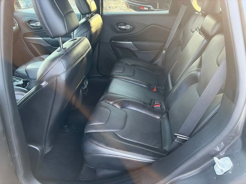 Certified Used 2022 Gray Jeep Latitude Lux image 14