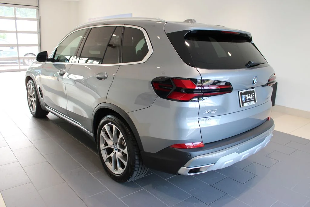 Used 2025 Gray BMW xDrive50e image 34