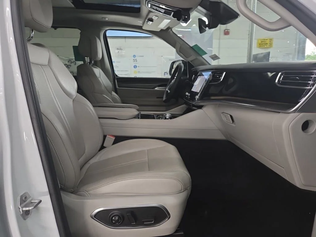 Used 2023 White Jeep Series III image 6