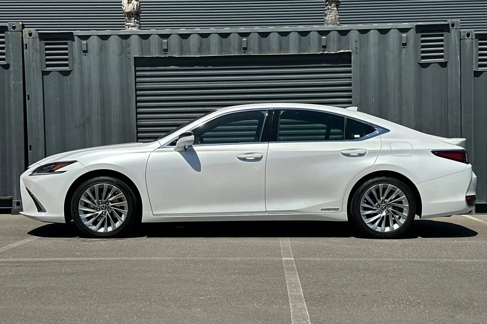 Used 2019 WHITE Lexus ES 300h image 2
