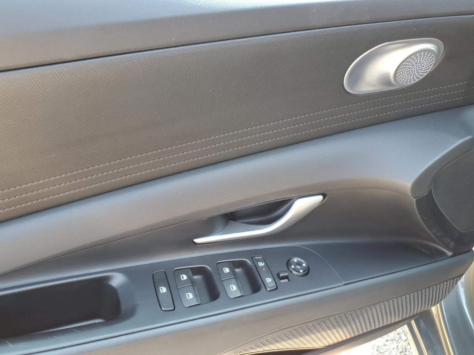 Certified Used 2025 Amazon Gray Hyundai SE image 13