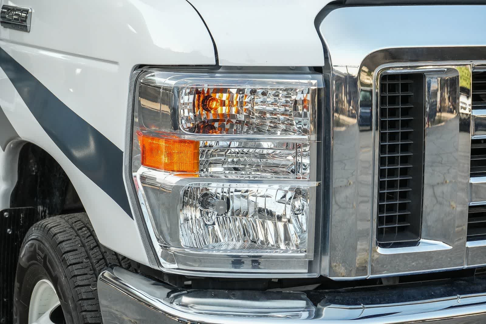 Used 2023 Oxford White Ford  image 4