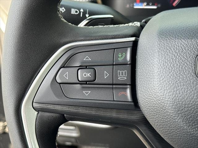 New 2026 Diamond Black Crystal Pearl-Coat Exterior Paint Jeep Laredo X image 30