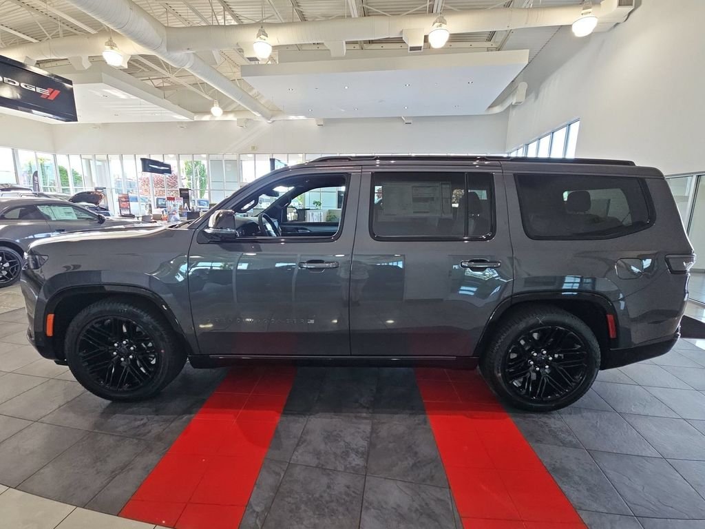 New 2026 Baltic-Gray Metallic Clear-Coat Exterior Paint Jeep Limited Reserve image 3