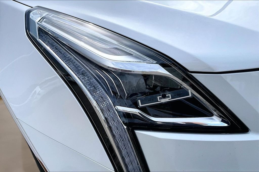 Used 2025 White Cadillac Premium Luxury image 31