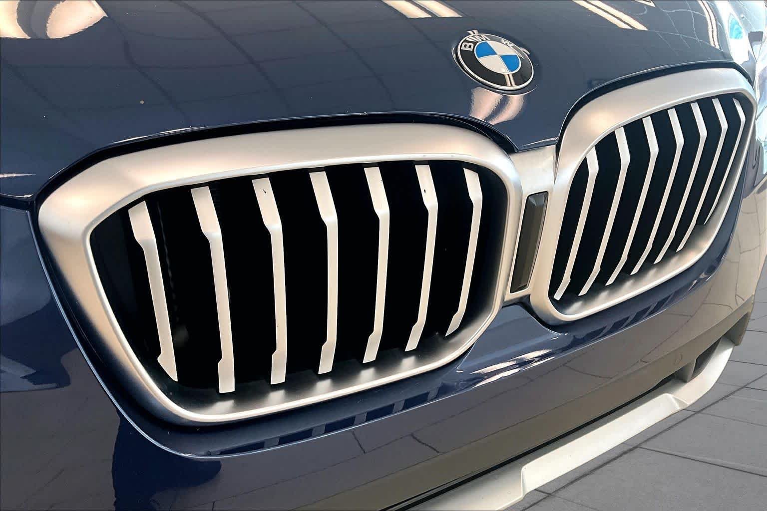 Used 2023 Phytonic Blue Metallic BMW sDrive30i image 28