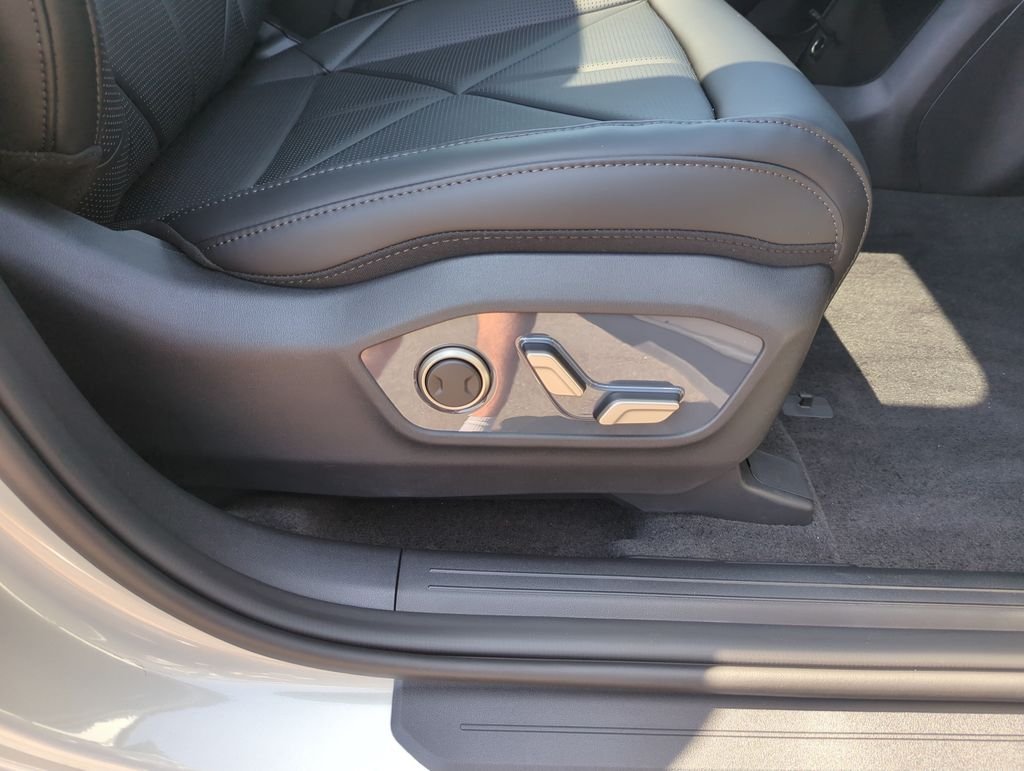 New 2027 Ivory Silver Kia EX image 41