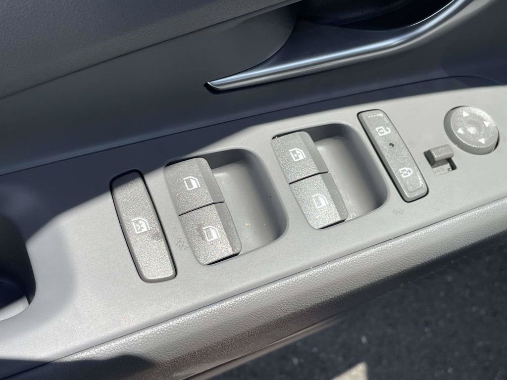 Used 2025 Gray Hyundai SEL Convenience image 13