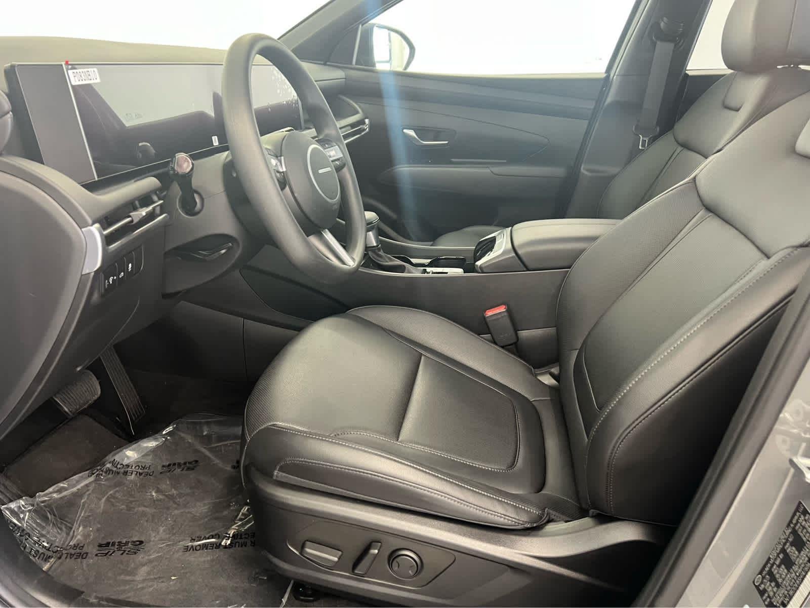 Used 2025 Hampton Gray Hyundai SEL image 13
