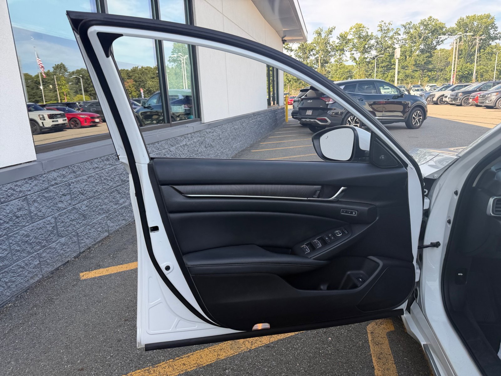 2022 Honda Accord Hybrid Touring - Photo 29