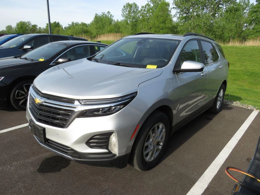 Used 2022 Silver Ice Metallic Chevrolet LT image 6