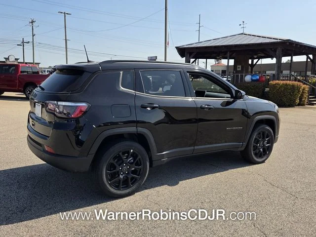 New 2026 Diamond Black Crystal Pearl-Coat Exterior Paint Jeep Latitude image 13