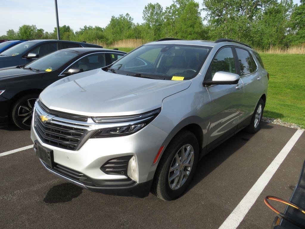 Used 2022 Silver Ice Metallic Chevrolet LT image 6