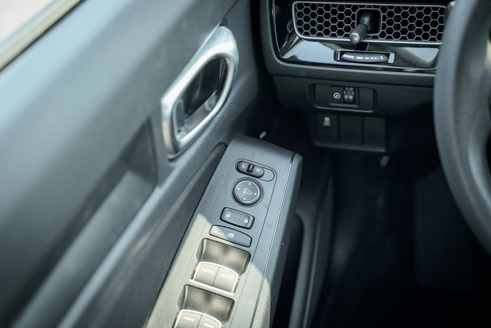 2025 Honda Civic LX - Photo 28