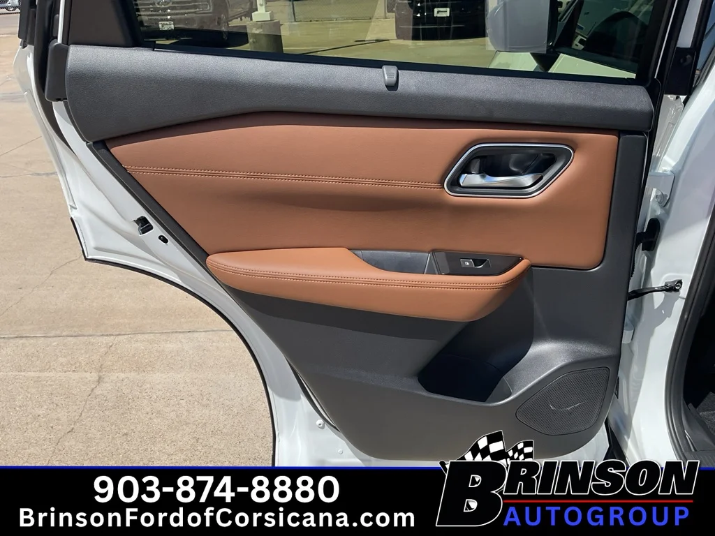 Used 2026 Everest White Pearl/Super Black Nissan Platinum image 16