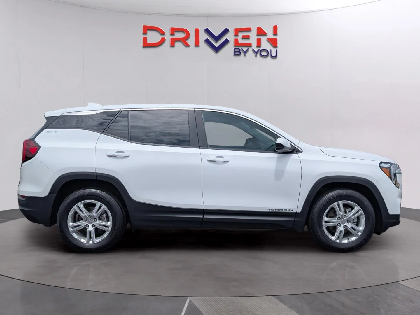Used 2024 Summit White GMC SLE image 6