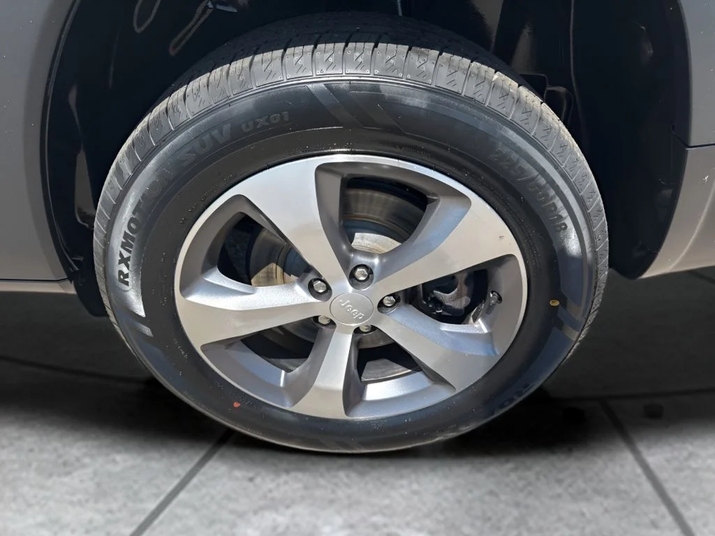 Used 2022 Gray Jeep Limited image 34