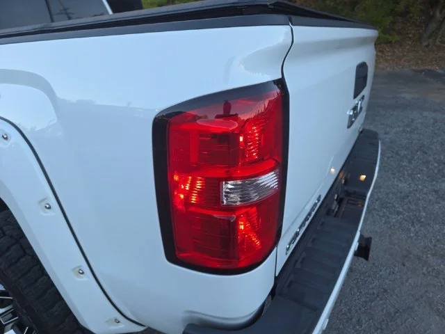 Used 2019 White GMC Denali image 35