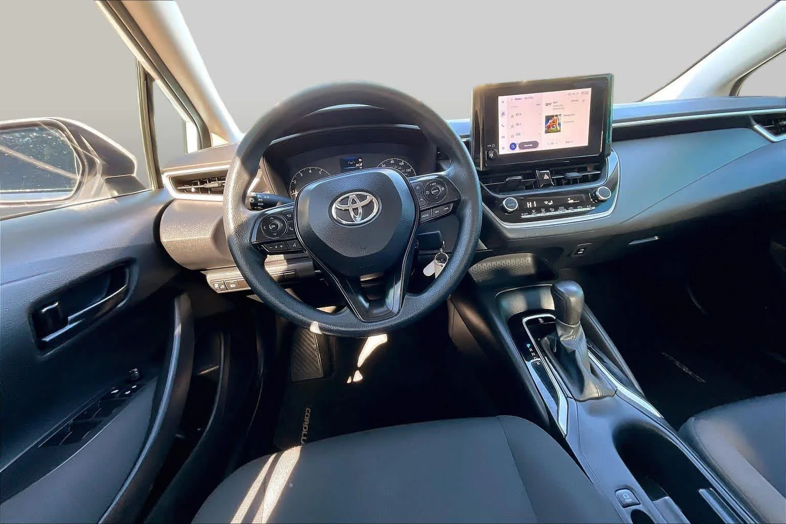 Used 2023 Ice Cap Toyota LE image 6
