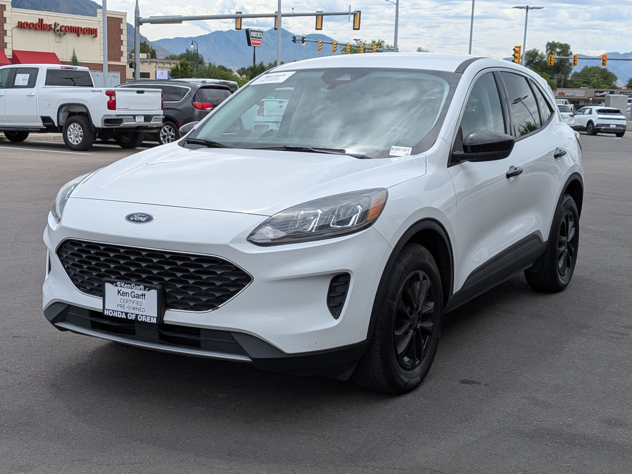 Used 2022 Oxford White Ford SE image 9
