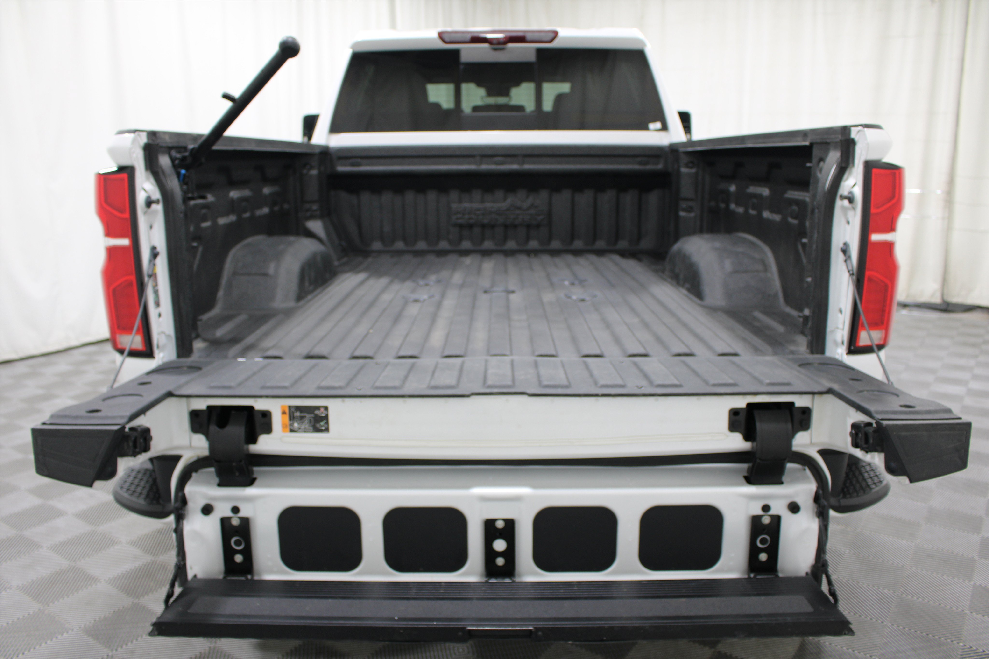 Used 2024 Iridescent Pearl Tricoat Chevrolet High Country image 26