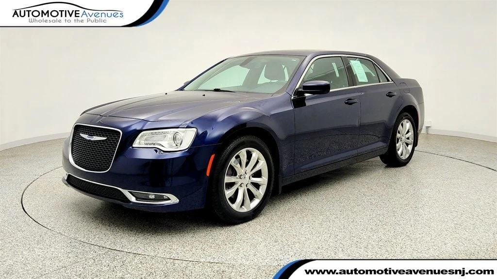 2017 Chrysler 300 Limited AWD photo