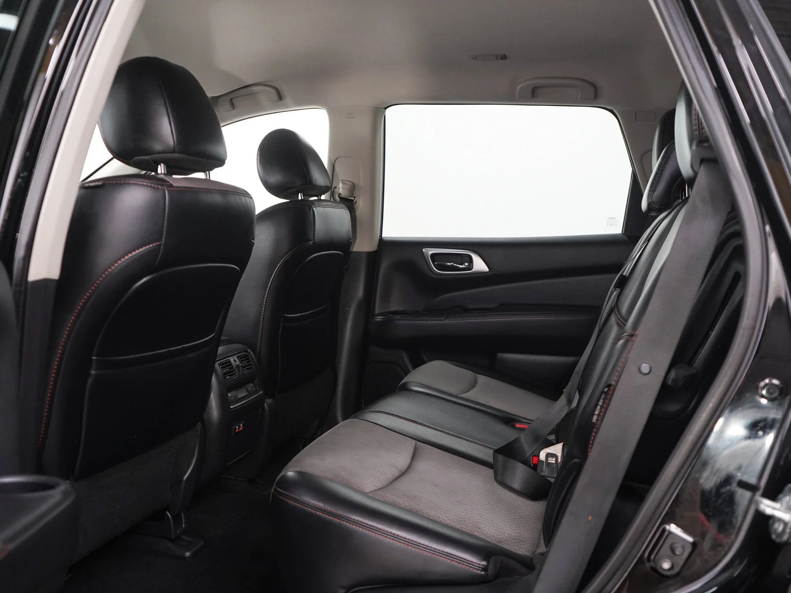 Used 2020 Magnetic Black Pearl Nissan SV image 18