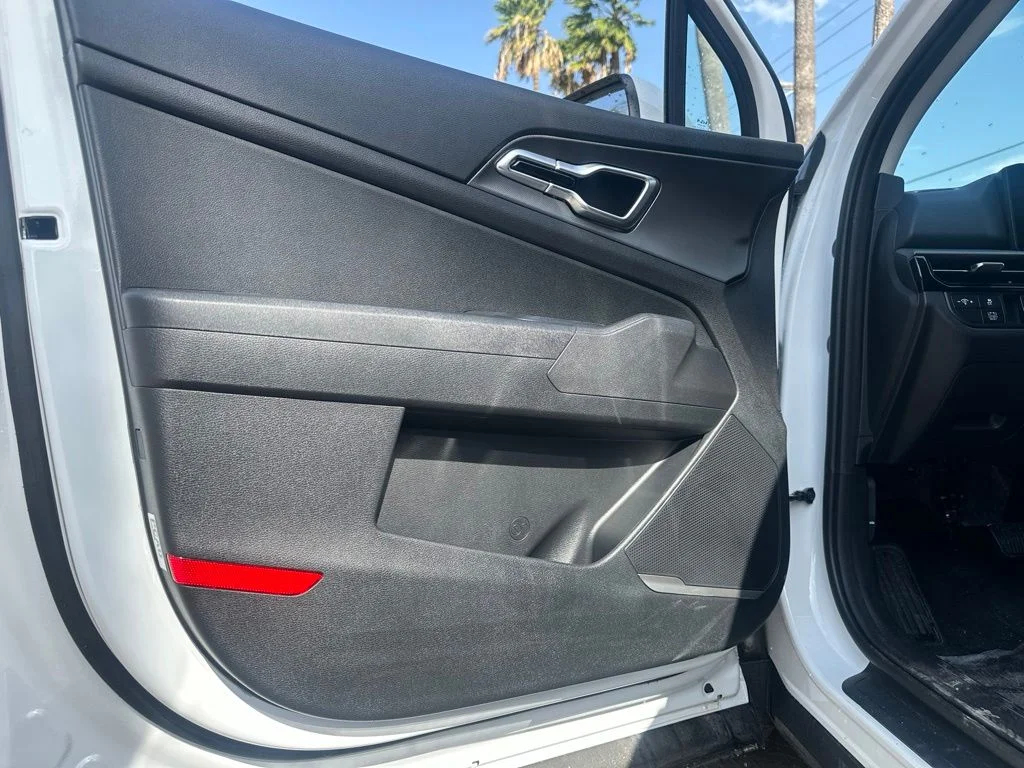 New 2027 White Kia S image 7