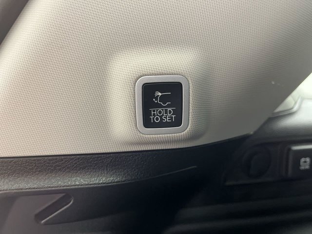 Used 2023 Diamond Black Crystal Pearlcoat Jeep 4X4 image 33