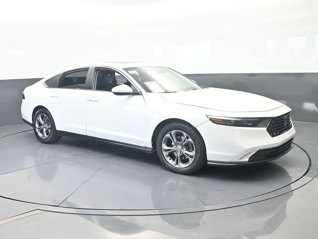 Used 2024 White Honda EX image 7