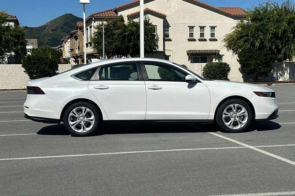 New 2026 Platinum White Pearl Honda LX image 3