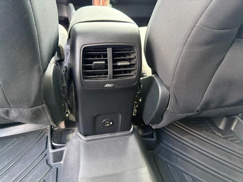 Used 2020 Red Ford SE image 15