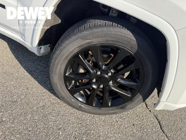 Used 2017 Bright White Clearcoat Jeep Altitude image 36