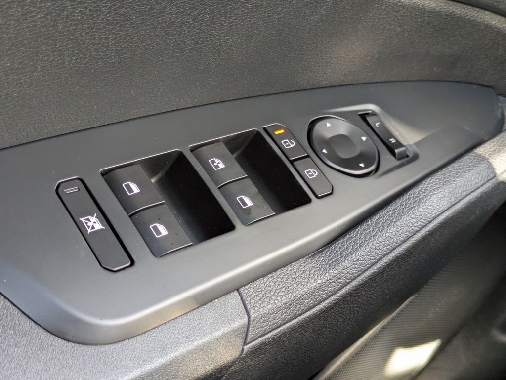 New 2026 Glacial White Pearl Kia LX image 21
