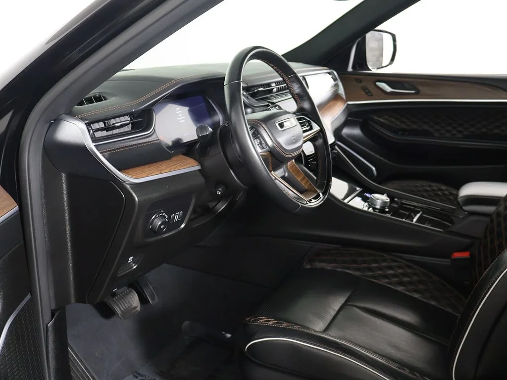 Used 2023 Black Jeep Summit image 27
