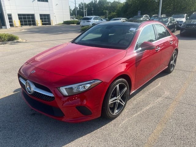 Used 2019 Jupiter Red Mercedes-Benz A 220 image 2