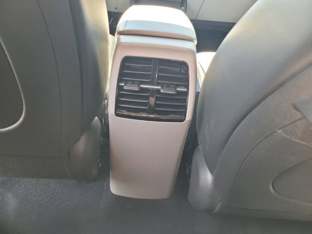 Used 2023 White Kia Wave image 17