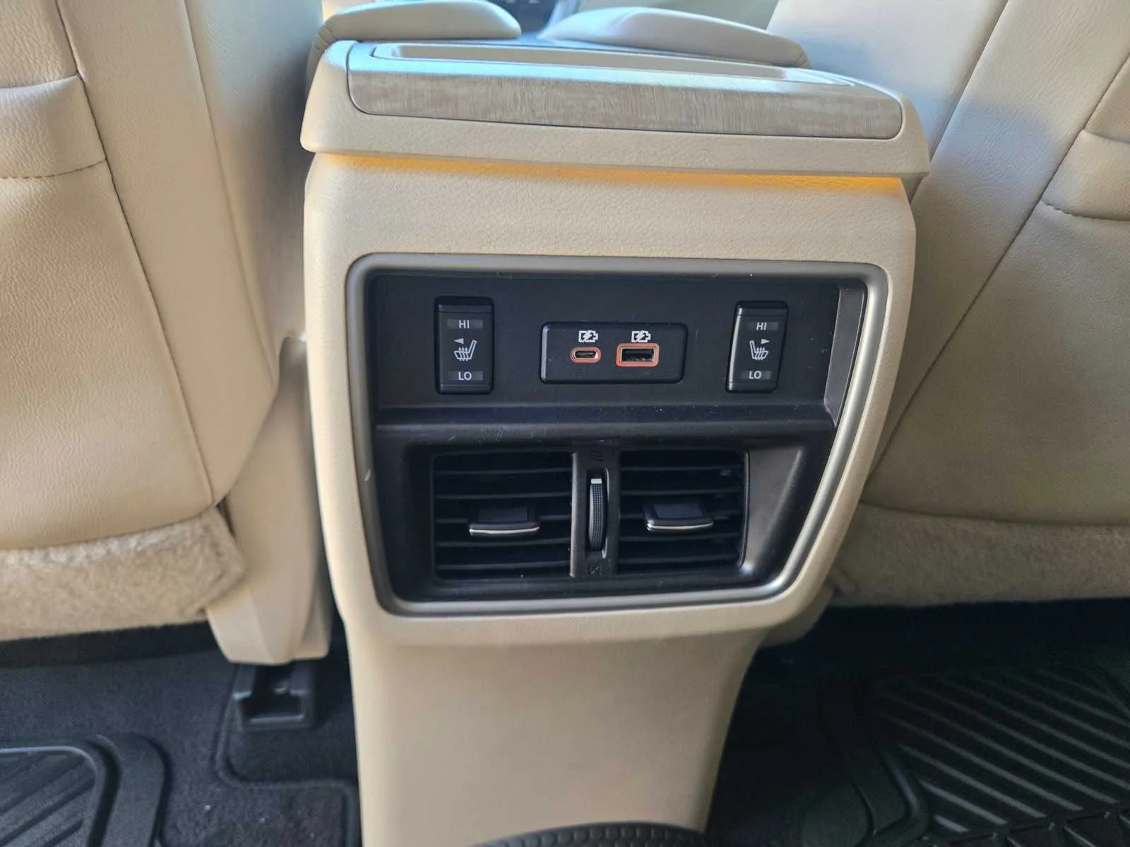 Used 2019  Nissan SL image 12