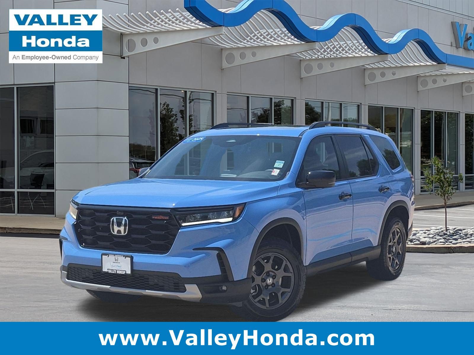 Certified Used 2025 Diffused Sky Pearl Honda TrailSport image 1