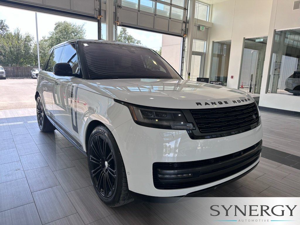 Used 2023 Fuji White Land Rover SE image 3