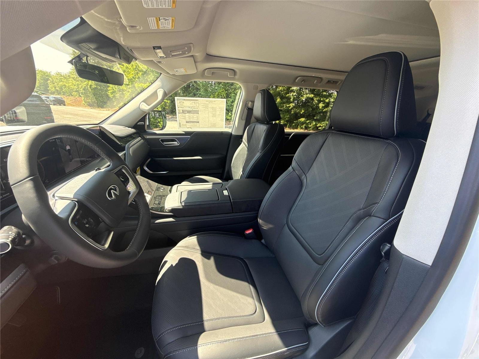 New 2026 RADIANT WHITE INFINITI Luxe 4WD image 11