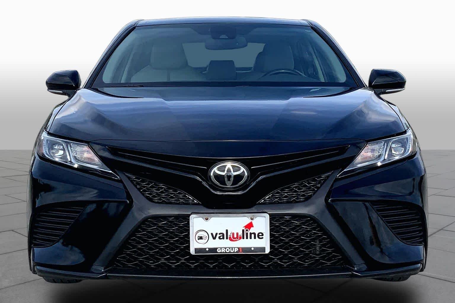 Used 2019 Midnight Black Metallic Toyota SE image 4